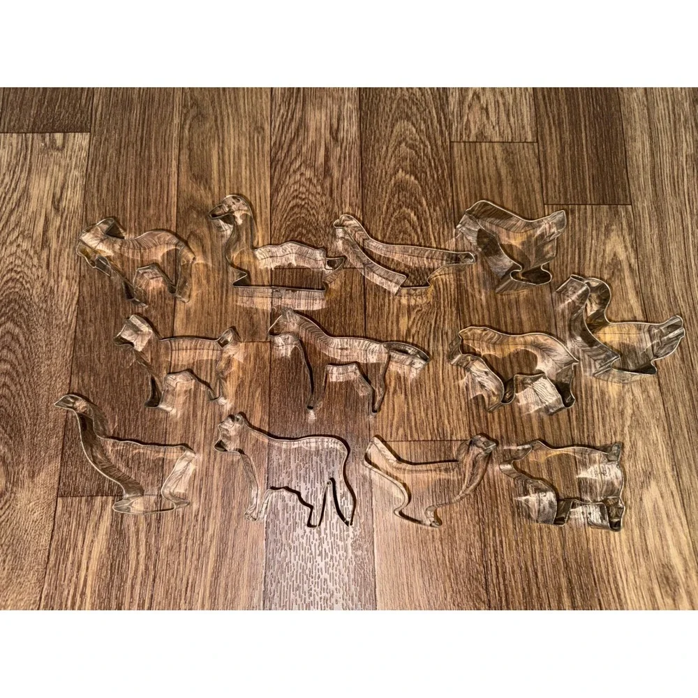 Vintage Barnyard Cooky Cutters 12 Piece Metal Farm Animal Set with‎ Original Box